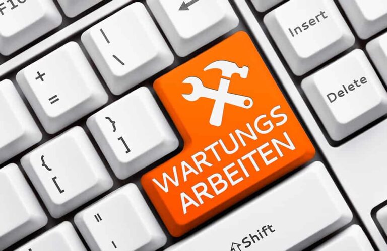 Tastaturtaste mit der Aufschrift Wartungsarbeiten